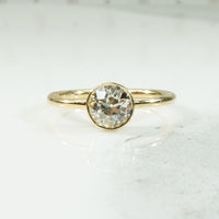 OEC 18k Yellow Gold Solitaire
