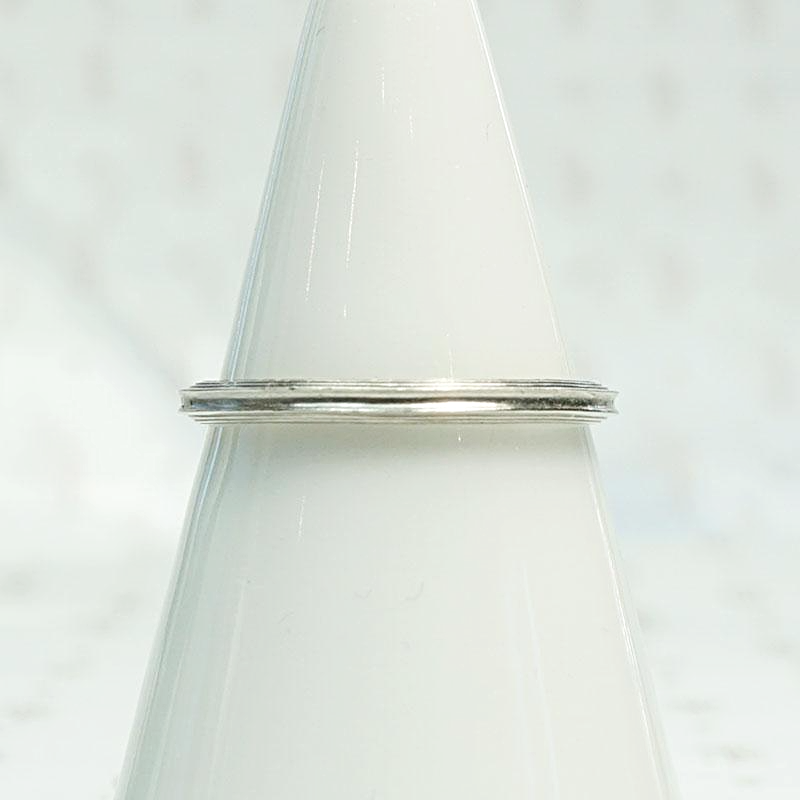 Sleek Grooved Vintage Platinum Band