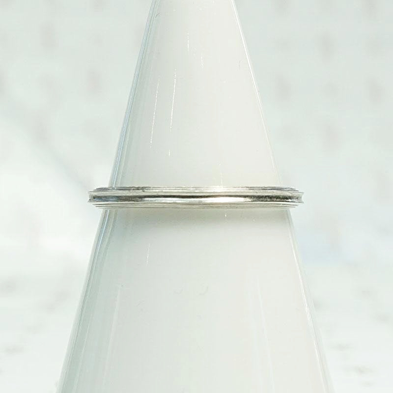 Sleek Grooved Vintage Platinum Band