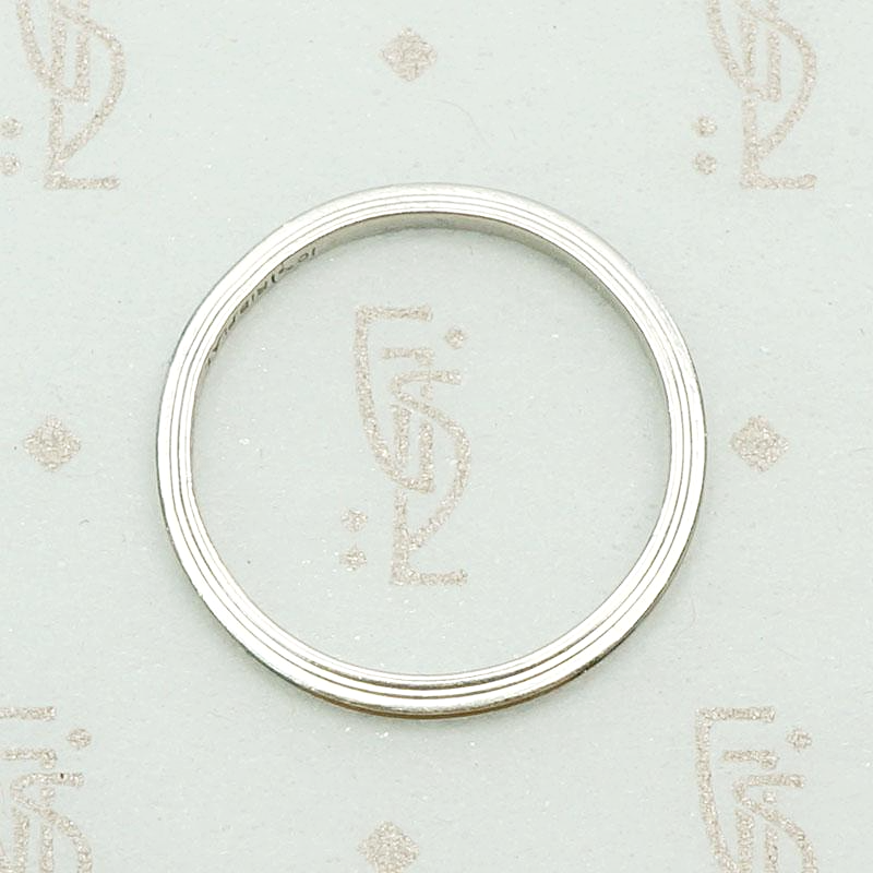 Sleek Grooved Vintage Platinum Band. Top view.