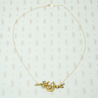 green rose and yellow gold 15ct horseshow and branch necklace