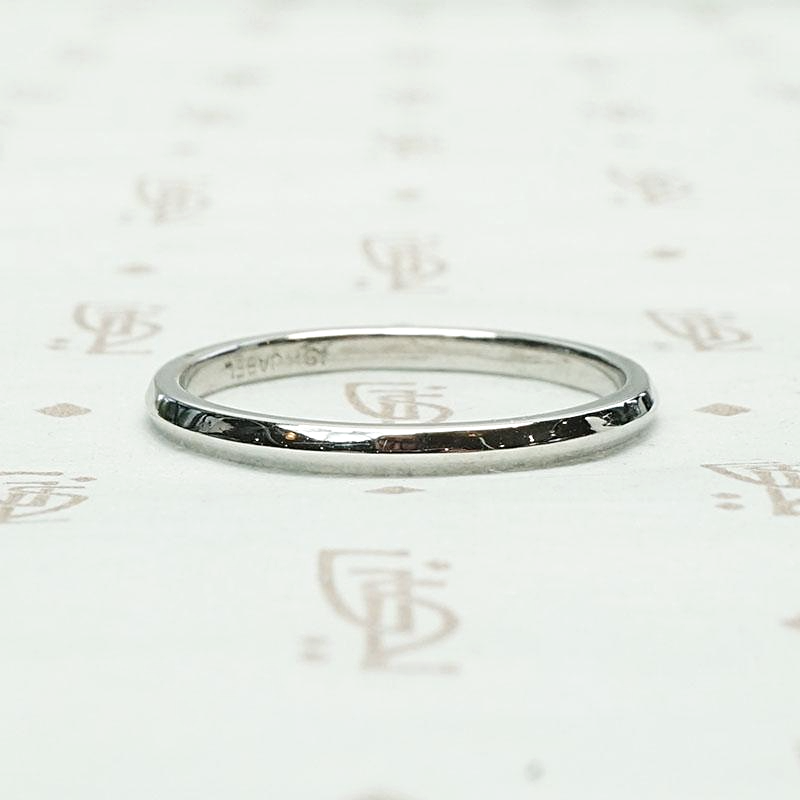 Knife Edge Band in White Gold by Jabel