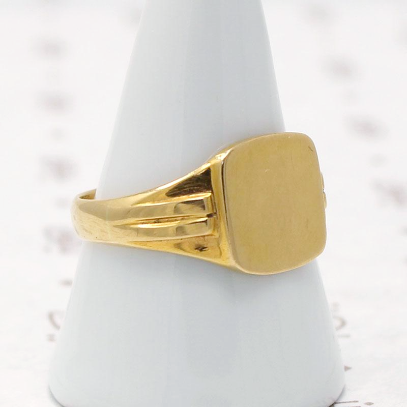 Vintage 1940s 18k Gold Signet Ring