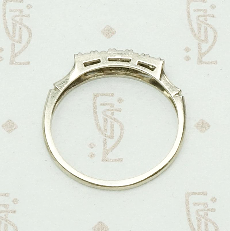 Decorative Bead Set Diamond Deco Band, top view.