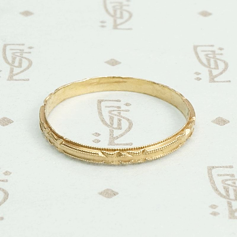 Gorgeous Detail NOS Rosey Gold Band, side view.