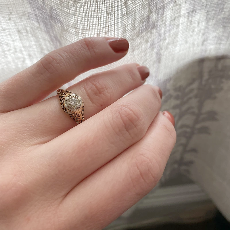 Sweet Yellow Gold Filigree Diamond Solitaire