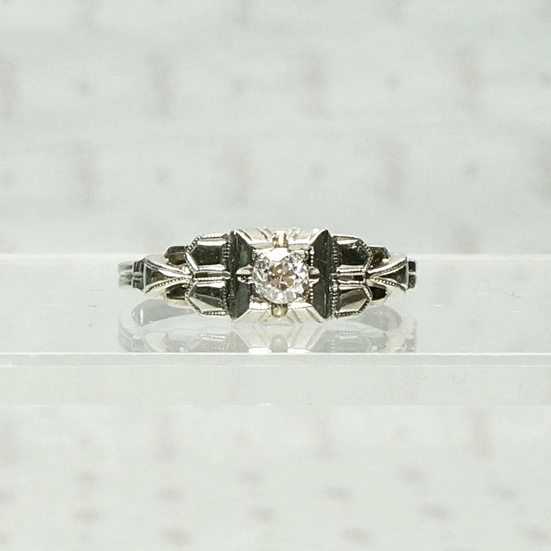 Crisp 1930s White Gold & Diamond Engagement Ring