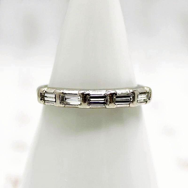 Cool Elegance Baguette Diamond & Platinum Band