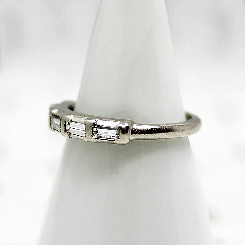 Cool Elegance Baguette Diamond & Platinum Band