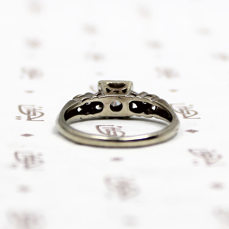 Nice Details White Gold & Diamond Engagement Ring