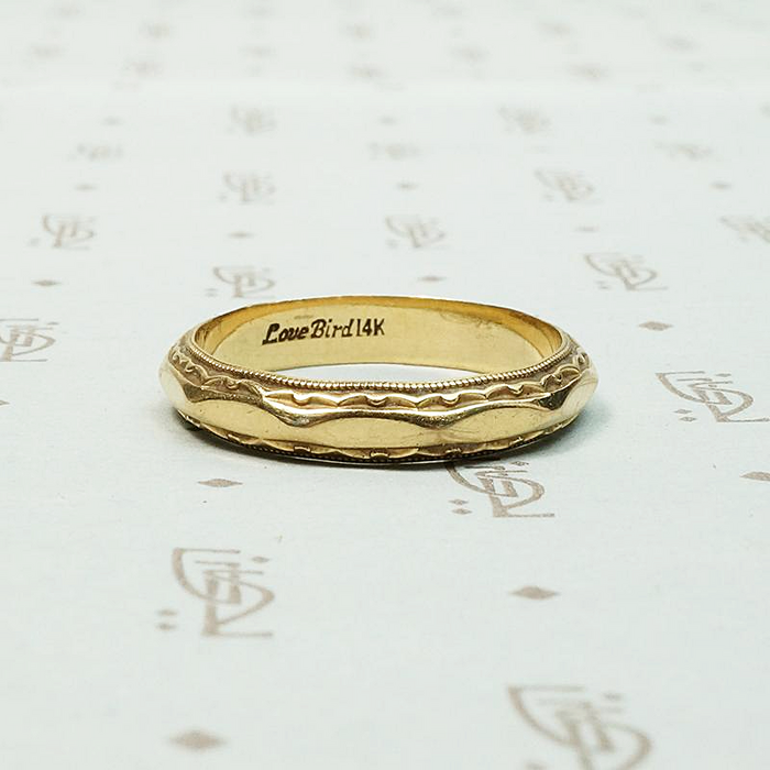 Highly Detailed Love Bird Vintage Gold Band