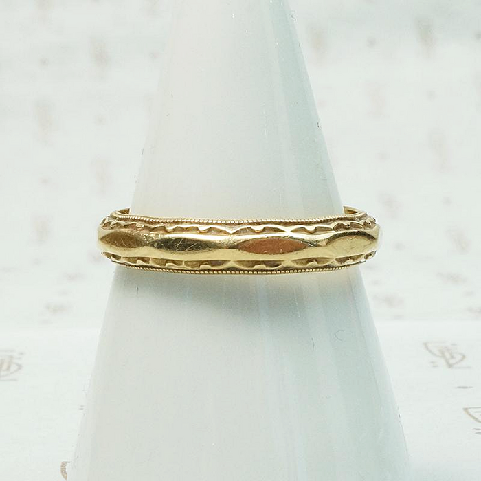 Highly Detailed Love Bird Vintage Gold Band