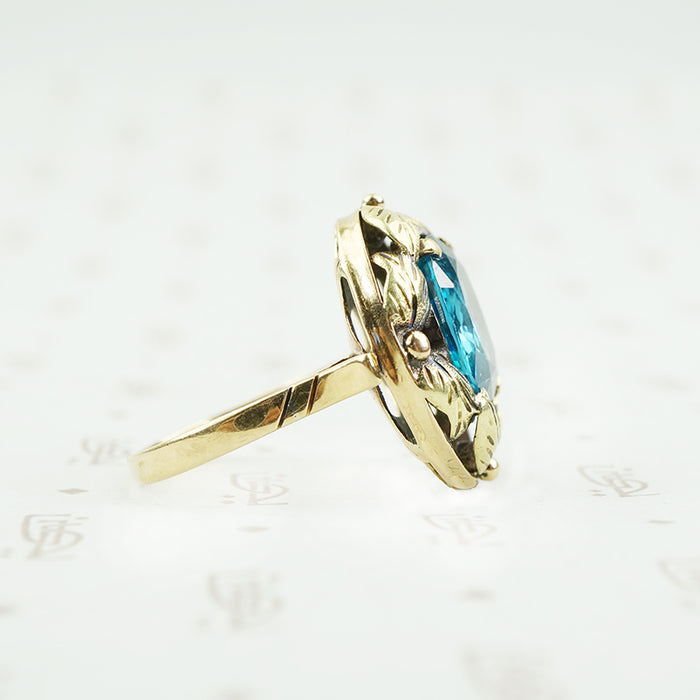 Vintage Green and Rose 18k Gold Blue Zircon Ring