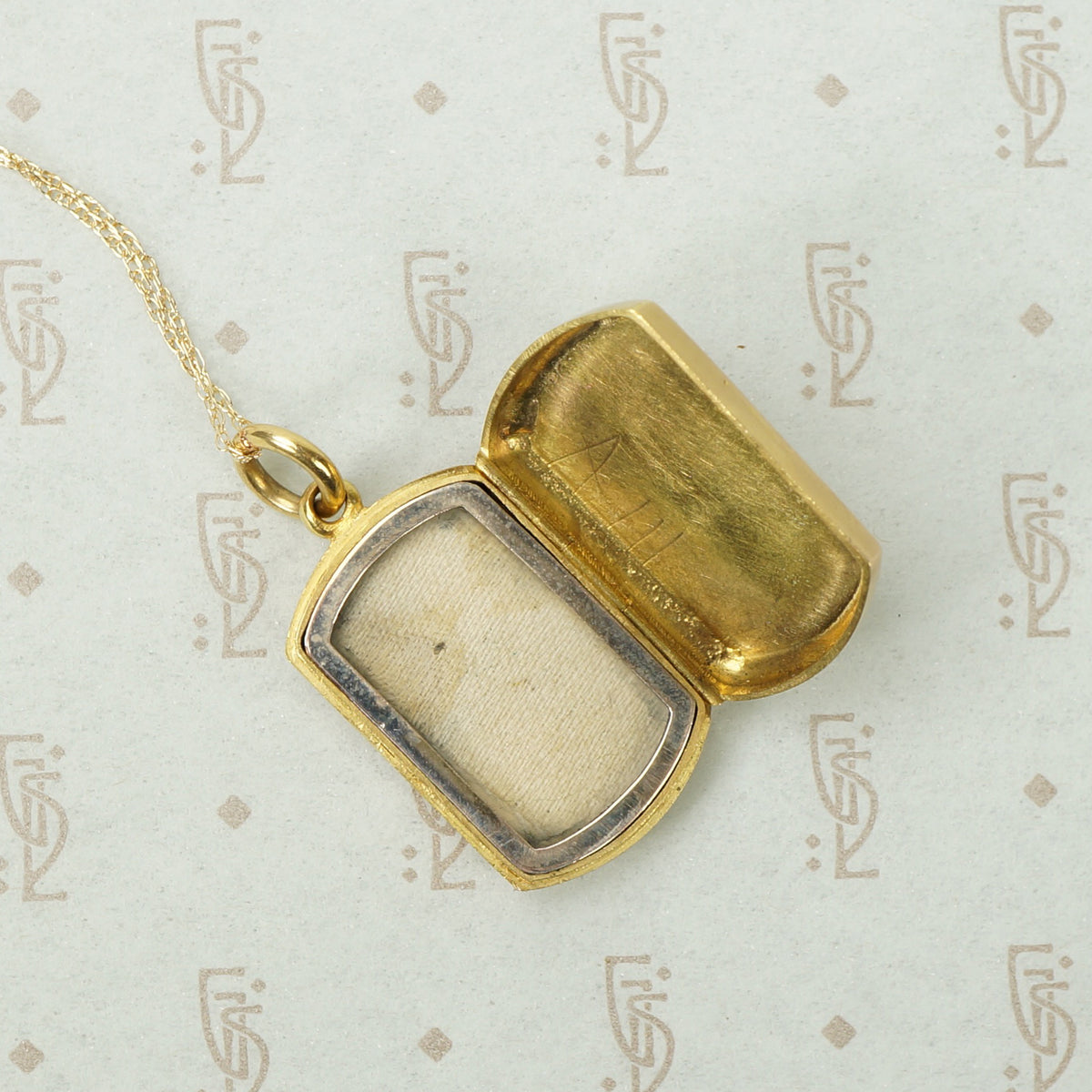 Refined Edwardian Locket in Rosy Gold