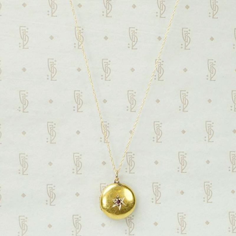 Luxurious Gold Locket with Ruby and Diamonds