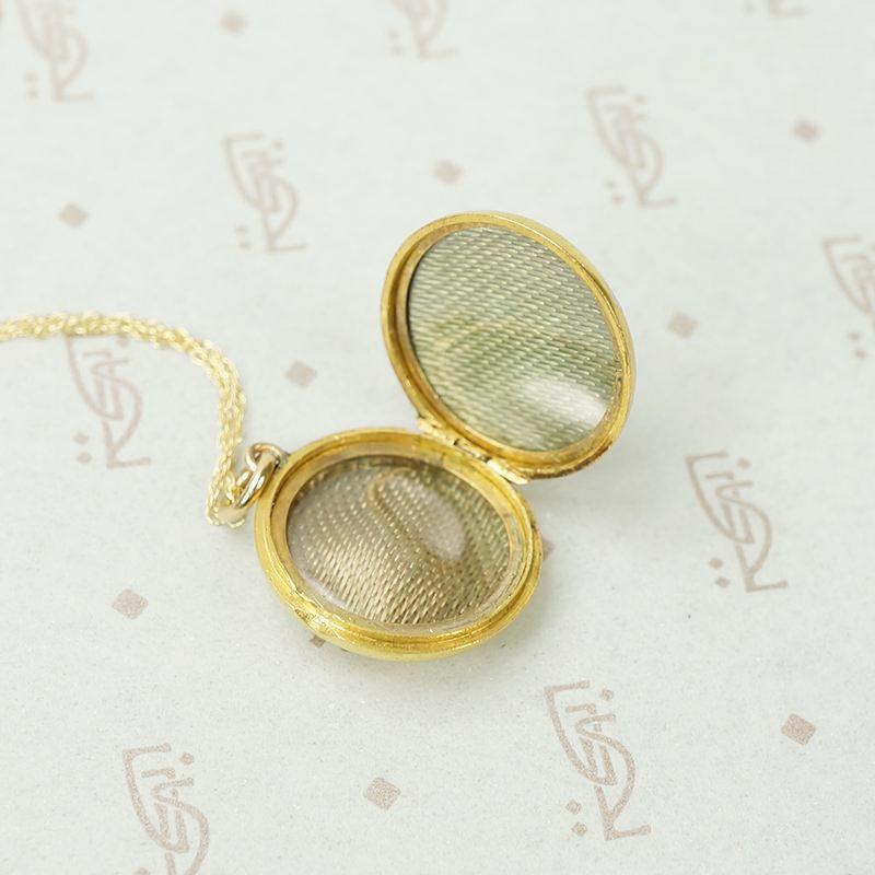 Luxurious Gold Locket with Ruby and Diamonds