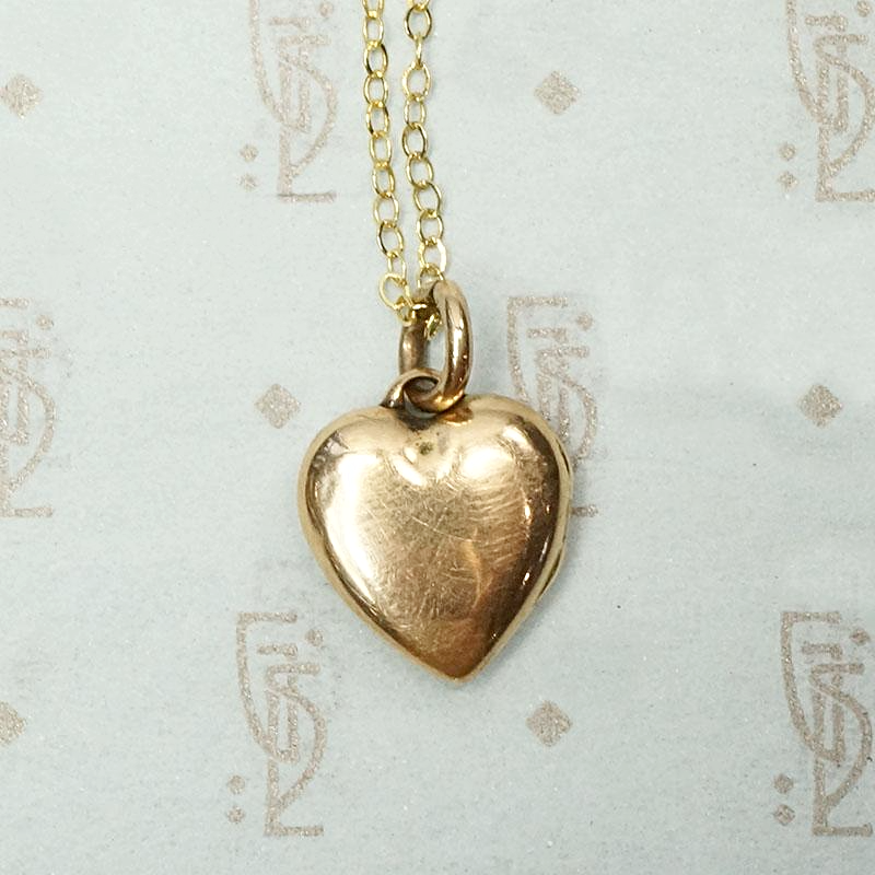 Antique Heart Locket in 18k Rose Gold, detail