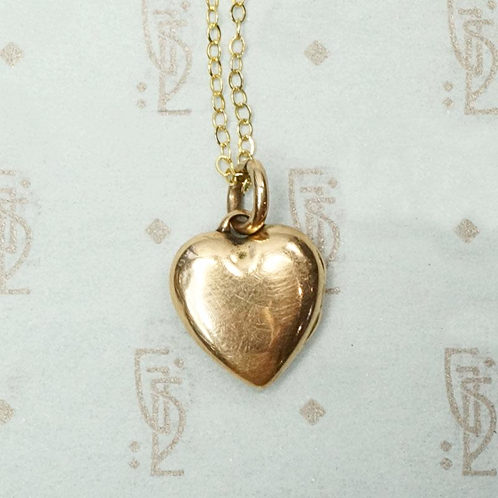 Antique Heart Locket in 18k Rose Gold, detail