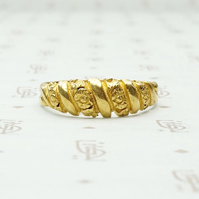 Unusual Twisted Gold Band with Flowers & Facets