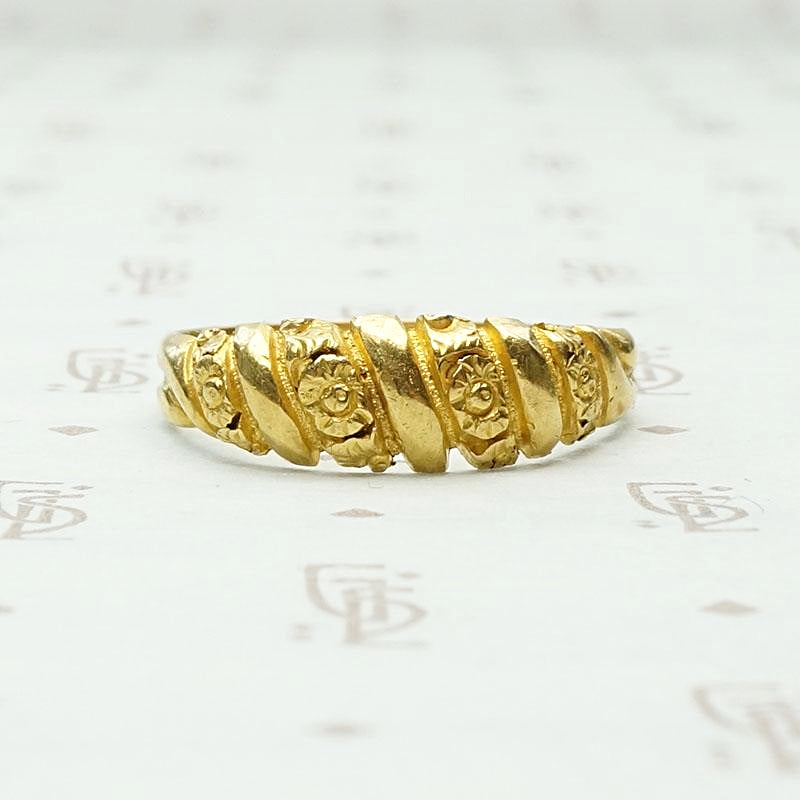 Unusual Twisted Gold Band with Flowers & Facets