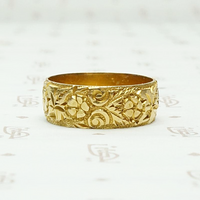 Heavily Engraved English Cigar Band in 18ct Gold