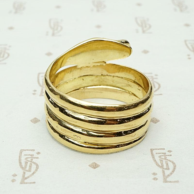 Sweet 18k Gold Coiled Snake Ring