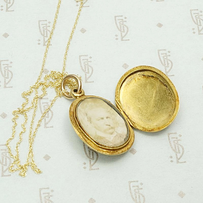 Elevated Victorian Horseshoe Locket, interior view