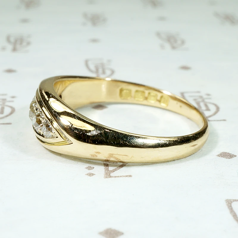 Elegant Edwardian 18ct Gold & Diamond English Band