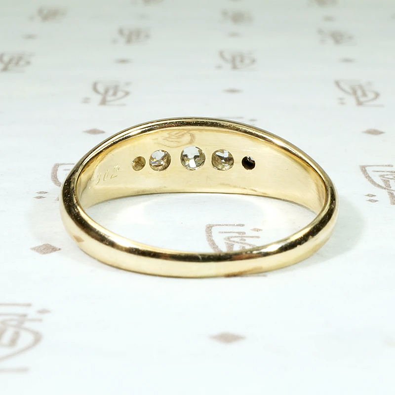 Elegant Edwardian 18ct Gold & Diamond English Band
