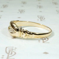Curvy Five Diamond 18ct Gold English Band