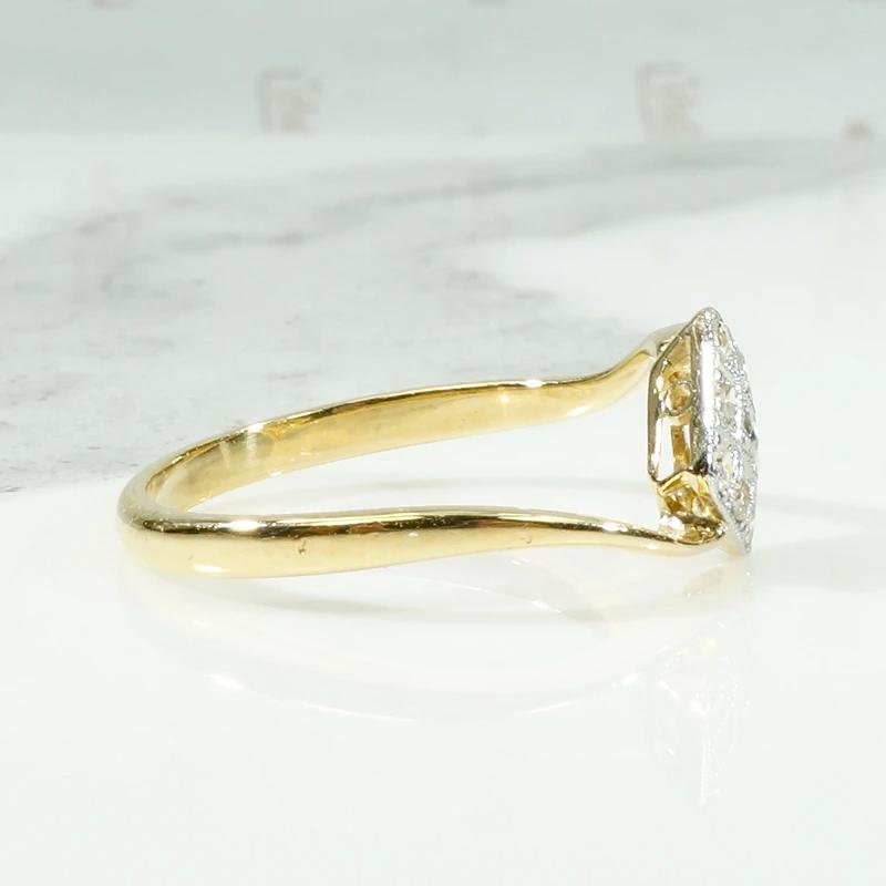 Diamond Checkerboard Cluster with Curvy Band