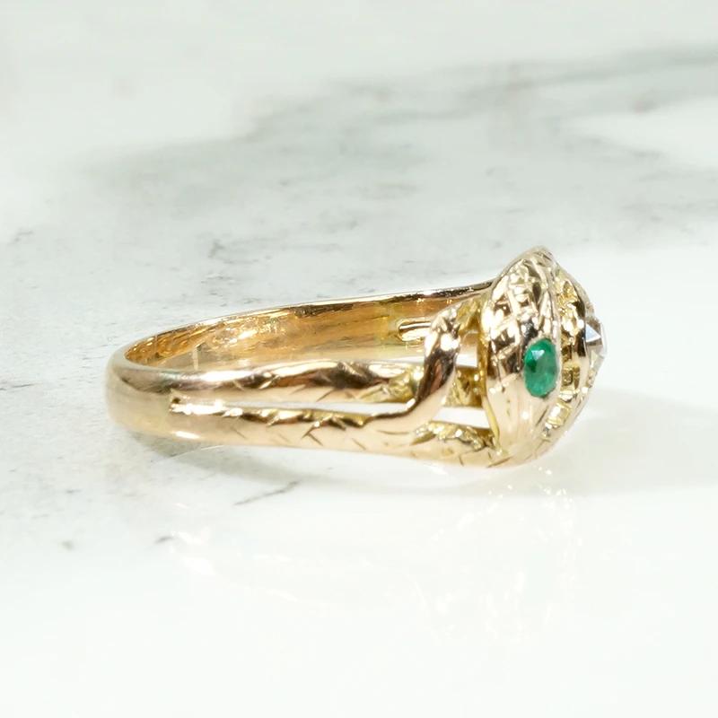 Double Snake Ring with Emerald & Diamond