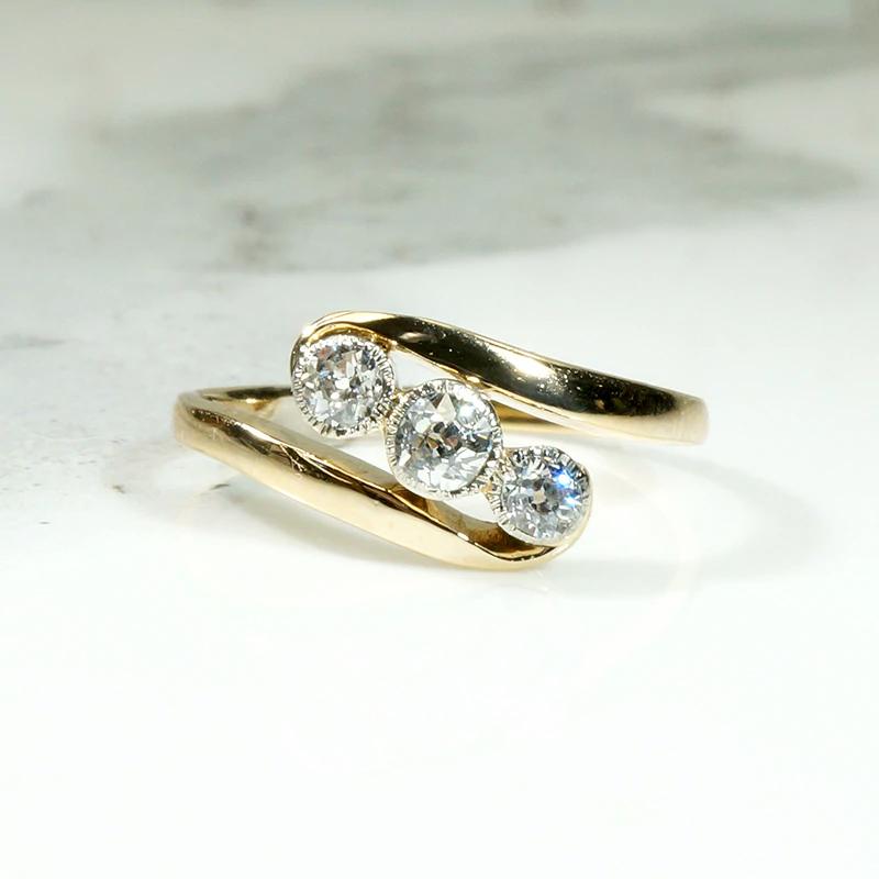 Elegant Crossover Trilogy Diamond Ring