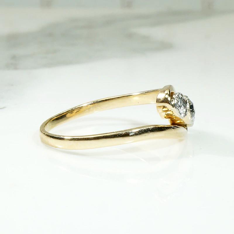 Elegant Crossover Trilogy Diamond Ring