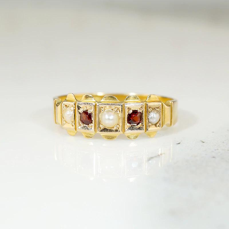Crisp Antique 15ct Band with Garnets & Pearls