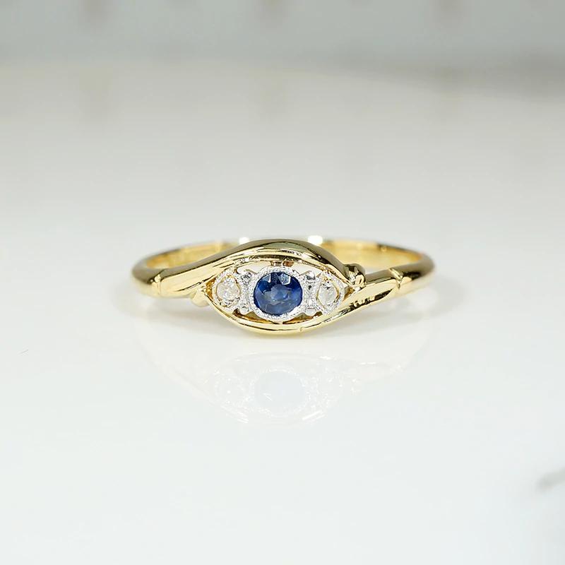 Lively Little Sapphire Ring in Platinum & 18ct
