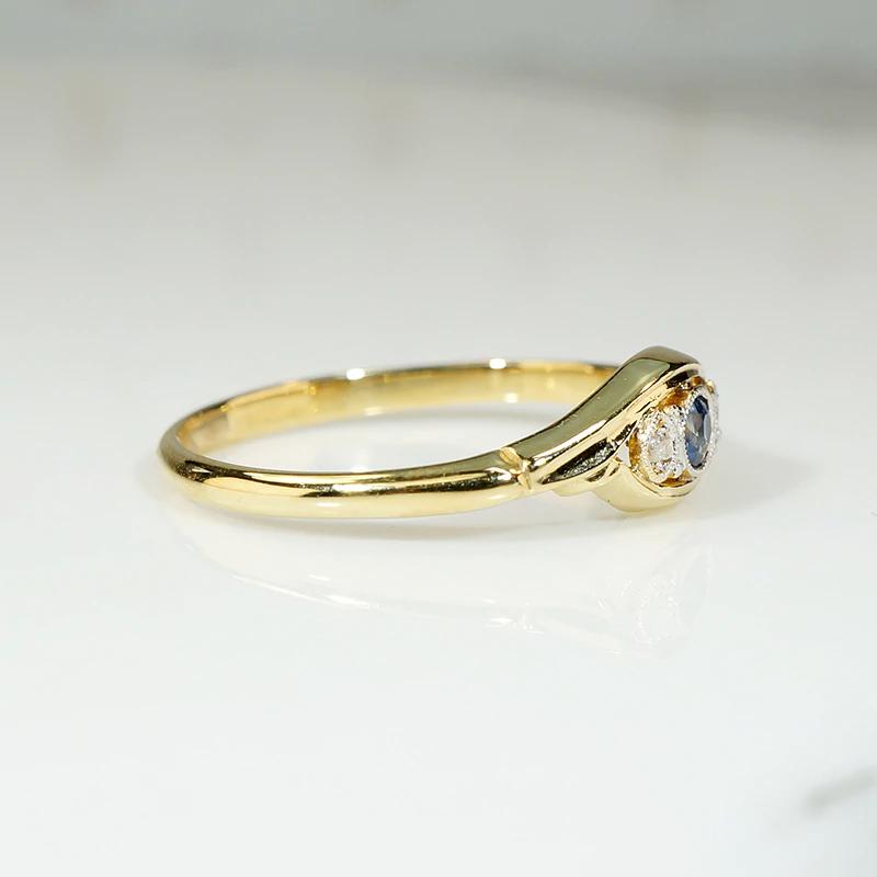 Lively Little Sapphire Ring in Platinum & 18ct