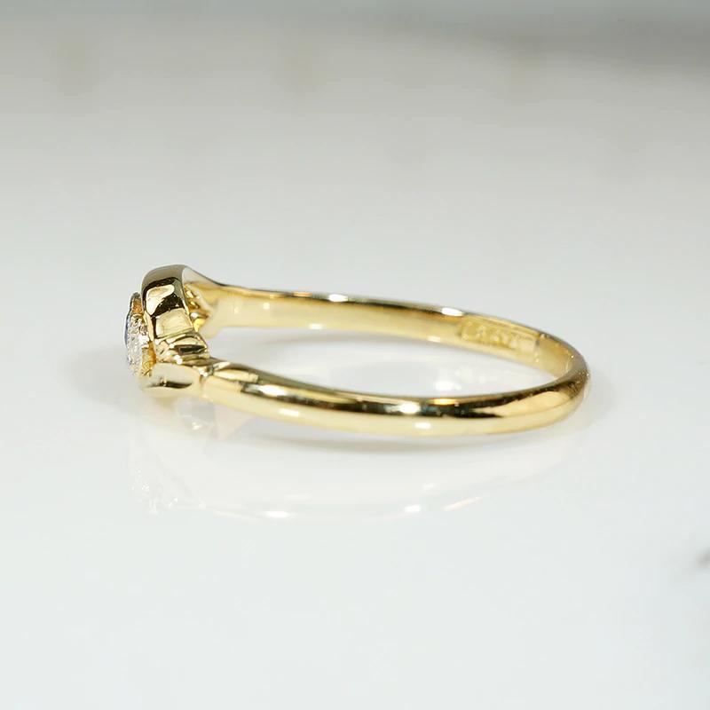 Lively Little Sapphire Ring in Platinum & 18ct