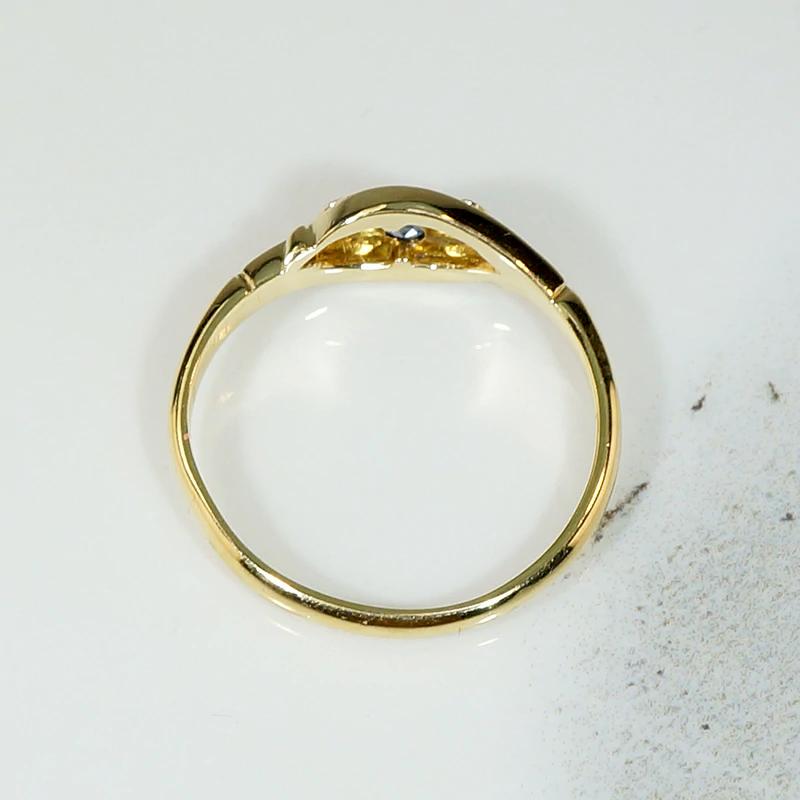 Lively Little Sapphire Ring in Platinum & 18ct