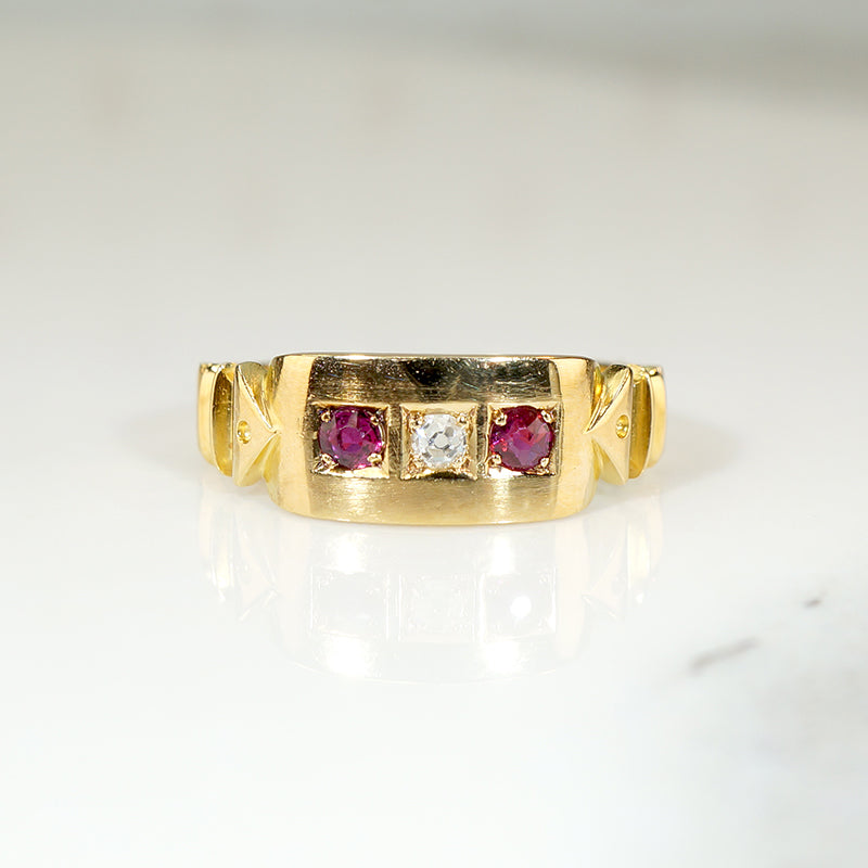 Chic Victorian 18ct Band with Diamond & Ruby