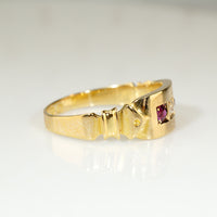 Chic Victorian 18ct Band with Diamond & Ruby