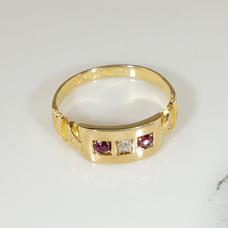 Chic Victorian 18ct Band with Diamond & Ruby
