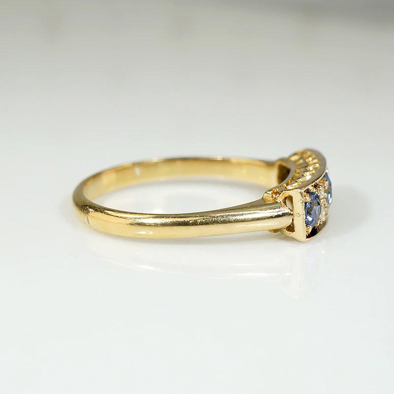 Beautifully Designed Sapphire & Diamond Ring