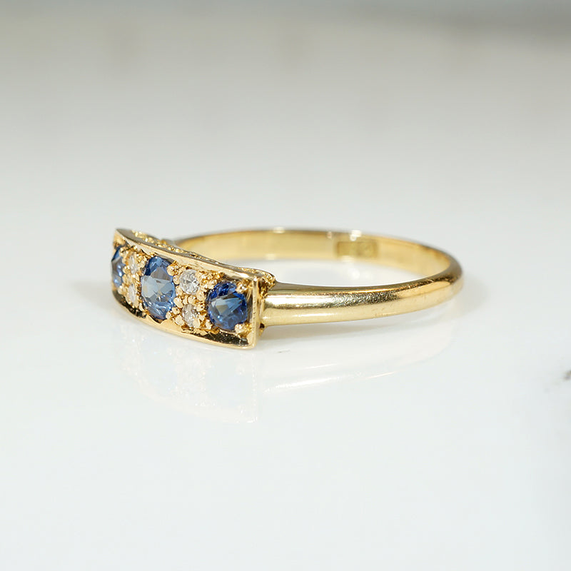 Beautifully Designed Sapphire & Diamond Ring