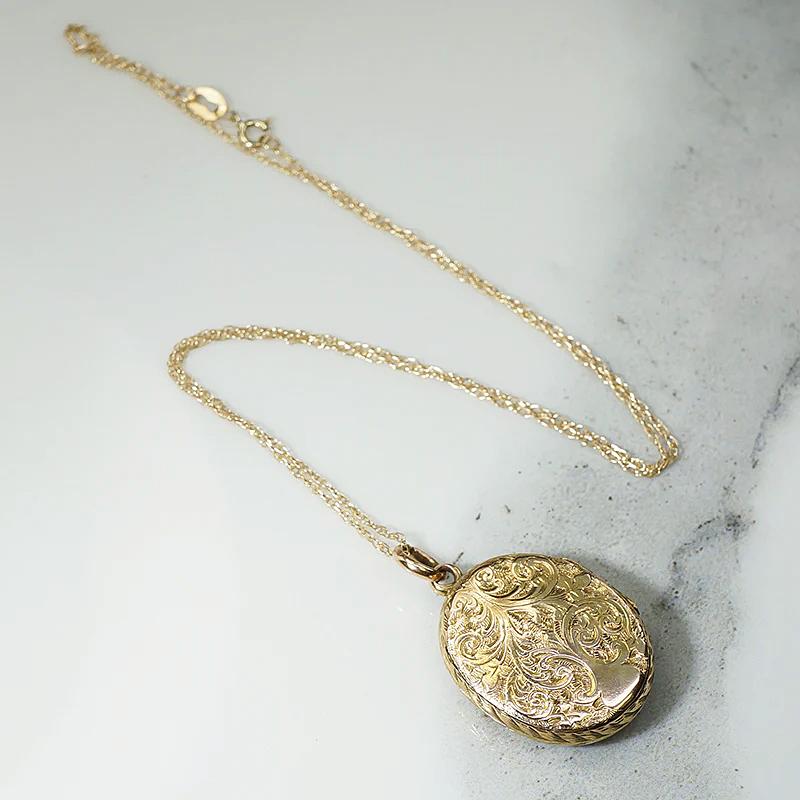 Engraved English Gold Antique Locket with Laurels