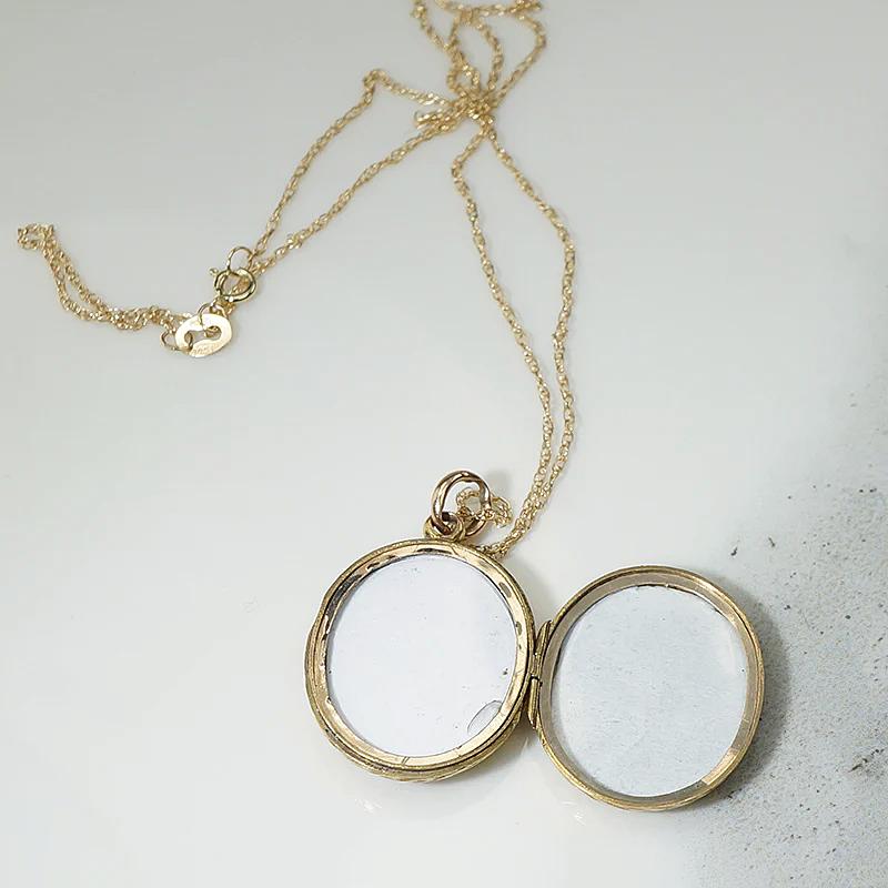 Engraved English Gold Antique Locket with Laurels