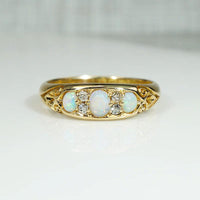 Luxurious 18ct Band with Opals & Rose Cut Diamonds