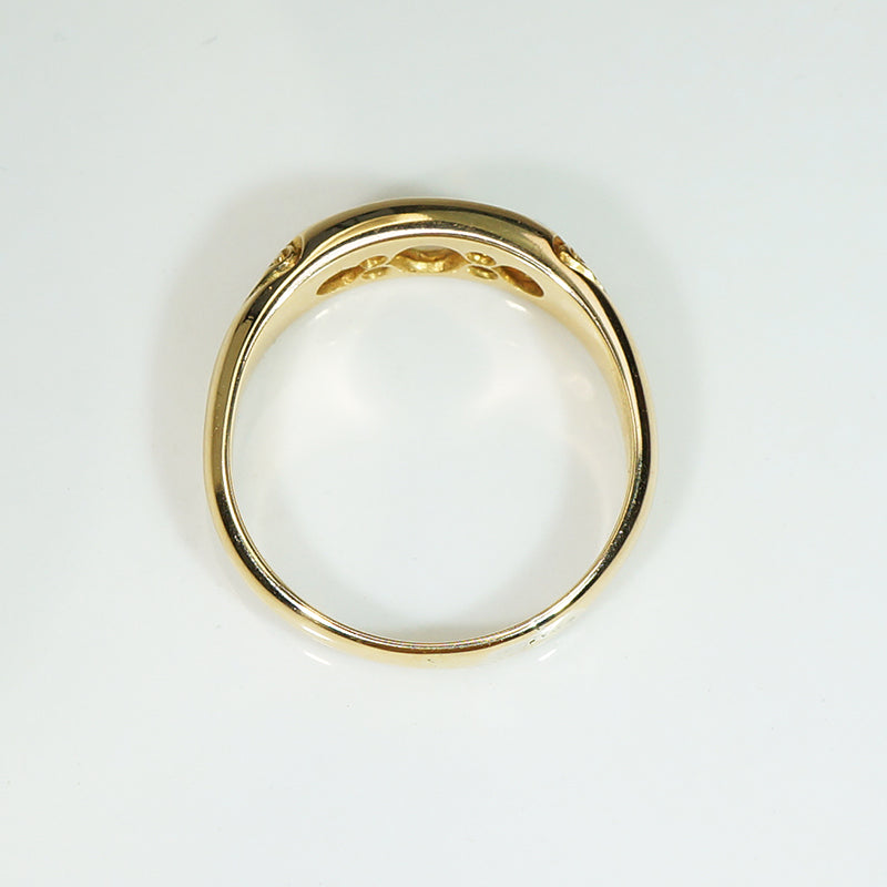 Luxurious 18ct Band with Opals & Rose Cut Diamonds
