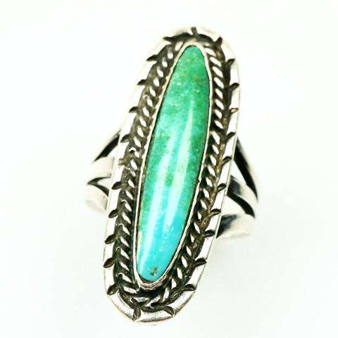 Graceful Vintage 1970's Native American Turquoise and Silver Ring