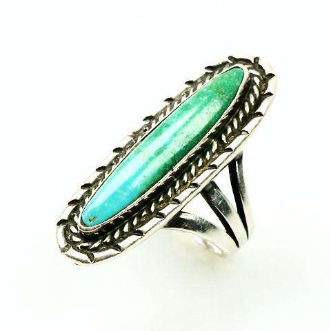 Graceful Vintage 1970's Native American Turquoise and Silver Ring